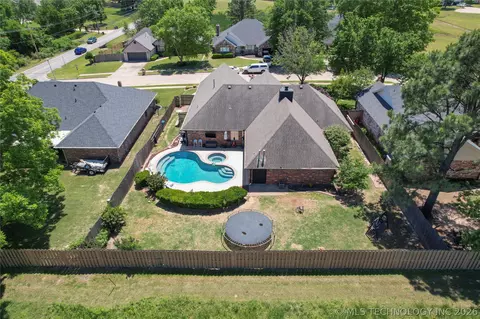 View/Area - 9503 E 112th Pl S, Bixby, OK 74008 photo 4 of 4