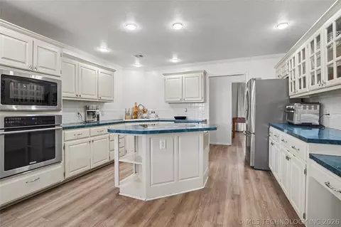 Kitchen - 9503 E 112th Pl S, Bixby, OK 74008 photo 1 of 3