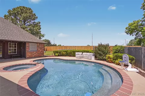 Exterior - 9503 E 112th Pl S, Bixby, OK 74008 photo 6 of 9