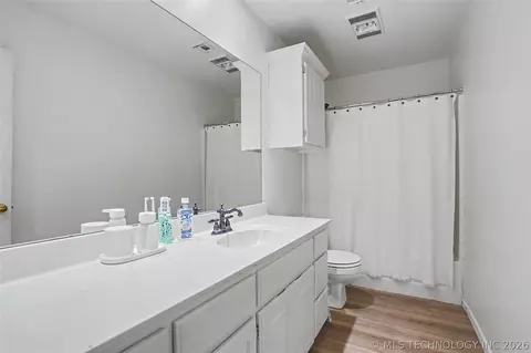 Bath - 9503 E 112th Pl S, Bixby, OK 74008 photo 6 of 6
