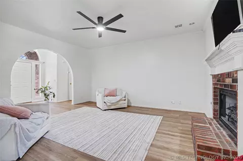 Living - 9503 E 112th Pl S, Bixby, OK 74008 photo 1 of 3