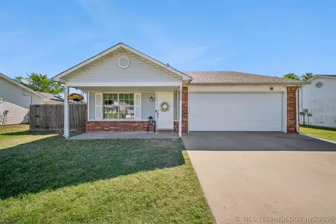 1922 Lexington Rd, Claremore, OK 74017