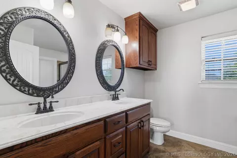 Bath - 902 Springfield, Durant, OK 74701 photo 2 of 6