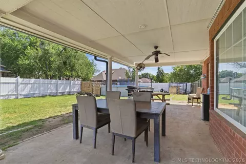 Exterior - 902 Springfield, Durant, OK 74701 photo 5 of 7