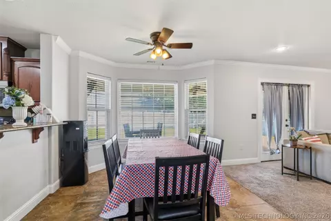 Dining - 902 Springfield, Durant, OK 74701 photo 1 of 2