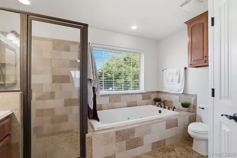 Bath - 902 Springfield, Durant, OK 74701 photo 6 of 6