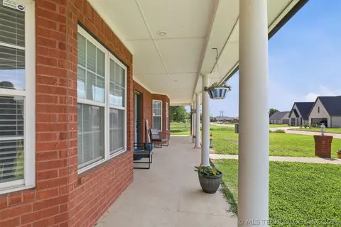 Exterior - 902 Springfield, Durant, OK 74701 photo 6 of 7
