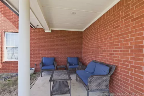 Exterior - 902 Springfield, Durant, OK 74701 photo 3 of 7