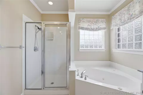 Bath - 3920 S Sequoia Ave, Broken Arrow, OK 74011 photo 3 of 7
