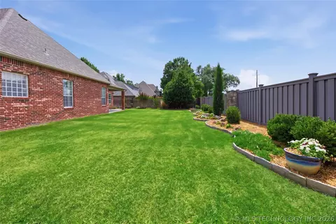 Exterior - 3920 S Sequoia Ave, Broken Arrow, OK 74011 photo 10 of 10