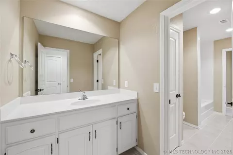 Bath - 3920 S Sequoia Ave, Broken Arrow, OK 74011 photo 7 of 7