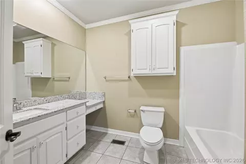 Bath - 3920 S Sequoia Ave, Broken Arrow, OK 74011 photo 4 of 7
