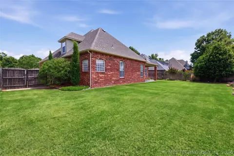 Exterior - 3920 S Sequoia Ave, Broken Arrow, OK 74011 photo 9 of 10