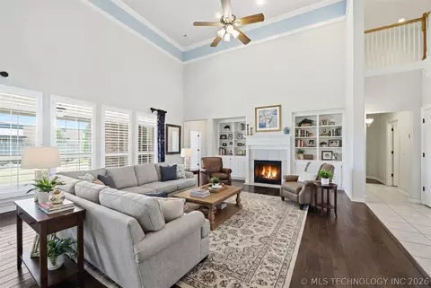 Living - 3920 S Sequoia Ave, Broken Arrow, OK 74011 photo 2 of 4