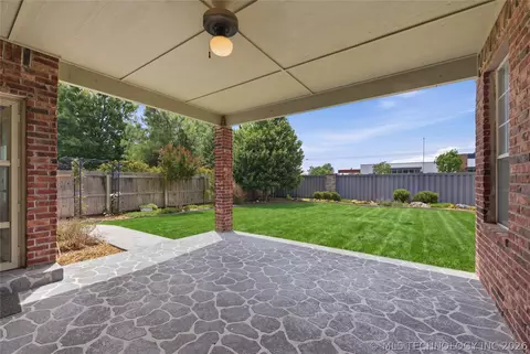 Exterior - 3920 S Sequoia Ave, Broken Arrow, OK 74011 photo 6 of 10