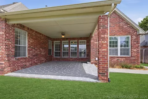 Exterior - 3920 S Sequoia Ave, Broken Arrow, OK 74011 photo 7 of 10