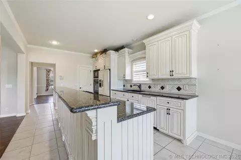 Kitchen - 3920 S Sequoia Ave, Broken Arrow, OK 74011 photo 1 of 4