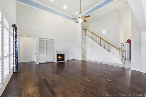 Living - 3920 S Sequoia Ave, Broken Arrow, OK 74011 photo 4 of 4