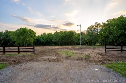 004 S Elwood Ave, Glenpool, OK 74033