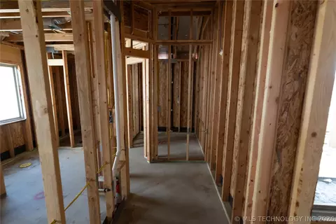 Entry Way - 2909 E Northampton St, Broken Arrow, OK 74014 photo 3 of 5
