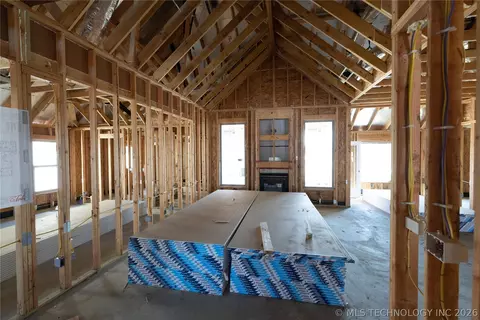 Entry Way - 2909 E Northampton St, Broken Arrow, OK 74014 photo 1 of 5