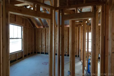 Entry Way - 2909 E Northampton St, Broken Arrow, OK 74014 photo 2 of 5