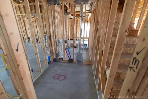Entry Way - 2909 E Northampton St, Broken Arrow, OK 74014 photo 4 of 5