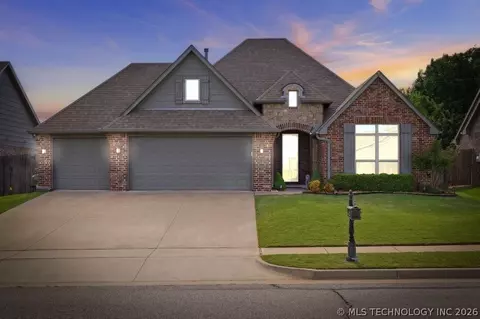 4106 S 12th Pl, Broken Arrow, OK 74011