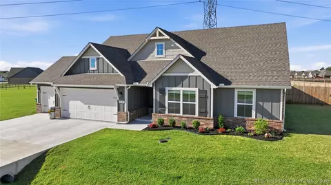 Exterior - 3456 E 154th St S, Bixby, OK 74008 photo 3 of 6