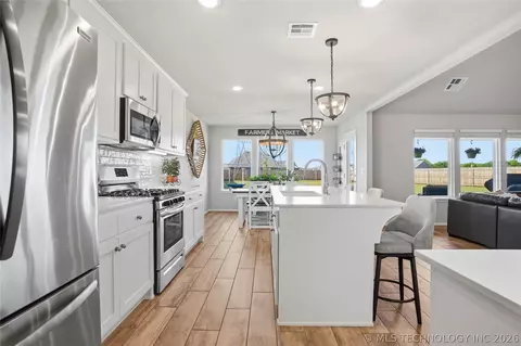 Kitchen - 3456 E 154th St S, Bixby, OK 74008 photo 5 of 5