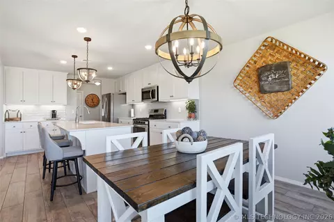 Dining - 3456 E 154th St S, Bixby, OK 74008 photo 1 of 2