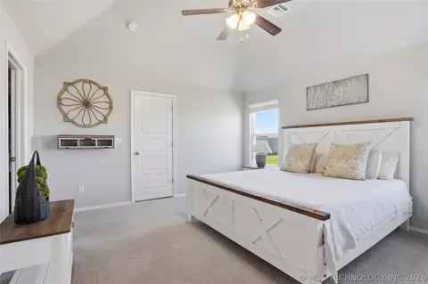 Bedroom - 3456 E 154th St S, Bixby, OK 74008 photo 3 of 7
