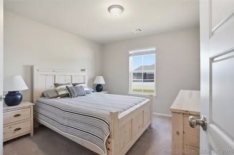 Bedroom - 3456 E 154th St S, Bixby, OK 74008 photo 4 of 7