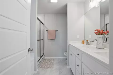 Bath - 3456 E 154th St S, Bixby, OK 74008 photo 1 of 3