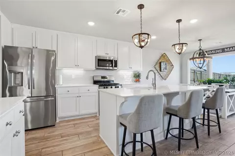 Kitchen - 3456 E 154th St S, Bixby, OK 74008 photo 3 of 5