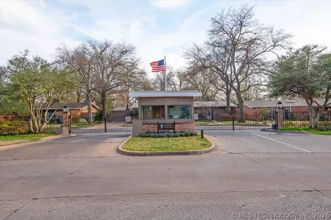 2132 E 59th Place S E2, Tulsa, OK 74105 photo 2