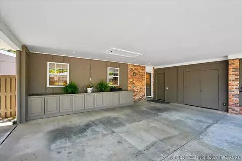 2132 E 59th Place S E2, Tulsa, OK 74105 photo 6
