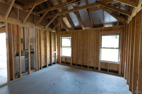 Bedroom - 2900 E Northampton St, Broken Arrow, OK 74014 photo 2 of 2