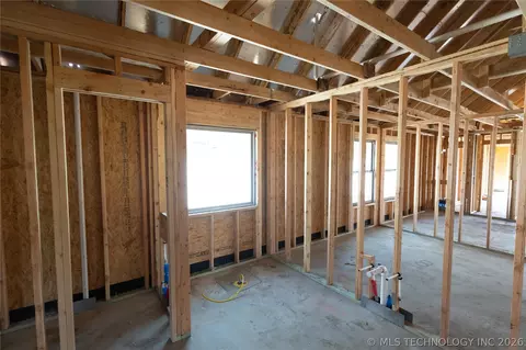 Entry Way - 2900 E Northampton St, Broken Arrow, OK 74014 photo 1 of 2