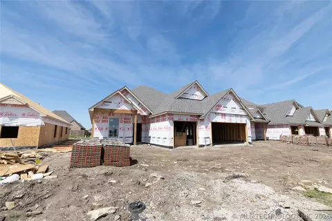 Exterior - 2900 E Northampton St, Broken Arrow, OK 74014 photo 2 of 4