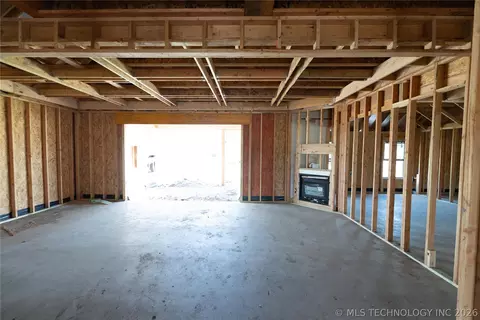 Living - 2900 E Northampton St, Broken Arrow, OK 74014 photo 1 of 1