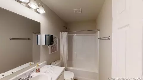 Bath - 1632 E Gary St, Broken Arrow, OK 74012 photo 2 of 2