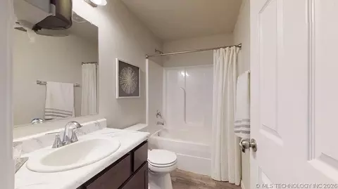 Bath - 1636 E Gary St, Broken Arrow, OK 74012 photo 2 of 2