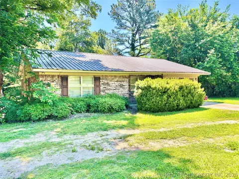 904 N Broadway St, Stigler, OK 74462