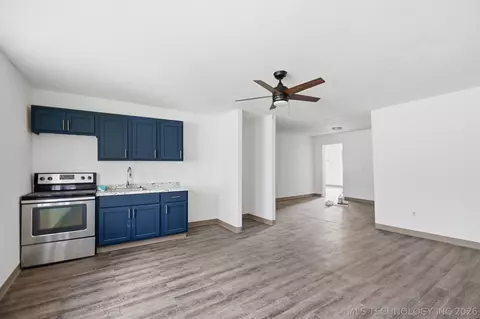 Living - 400 W Tulsa Ave SE, Spavinaw, OK 74366 photo 3 of 8