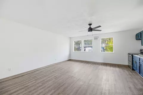 Living - 400 W Tulsa Ave SE, Spavinaw, OK 74366 photo 2 of 8