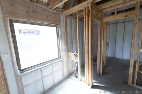 Entry Way - 2917 E Northampton St, Broken Arrow, OK 74014 photo 2 of 4