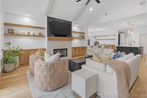 Living - 1433 E 37th Pl, Tulsa, OK 74105 photo 5 of 6