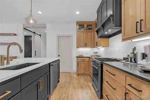 Kitchen - 1433 E 37th Pl, Tulsa, OK 74105 photo 3 of 7