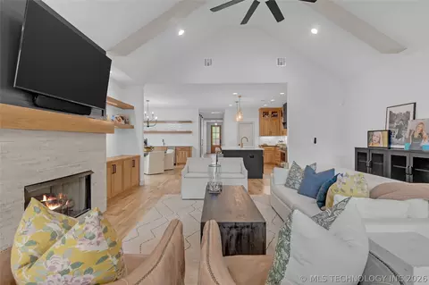 Living - 1433 E 37th Pl, Tulsa, OK 74105 photo 6 of 6